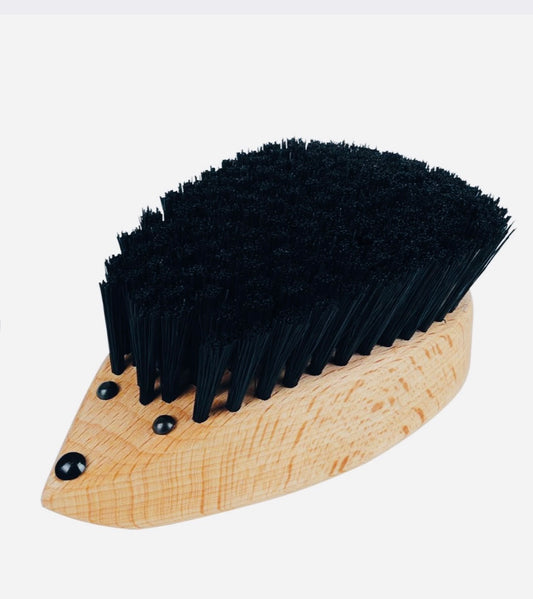 CLOTHES BRUSH