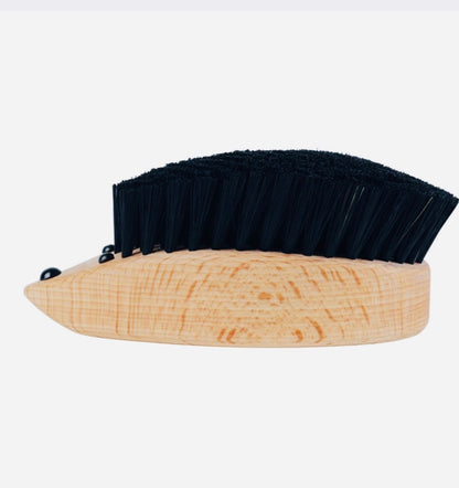 CLOTHES BRUSH